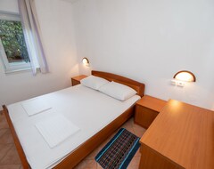Hotelli Kozarica Apartments (Pakoštane, Kroatia)