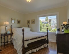 Toàn bộ căn nhà/căn hộ Tudor style home in Relaxed Magnolia Neighborhood (Seattle, Hoa Kỳ)