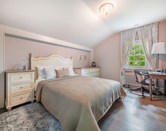 Khách sạn Charming 3 Bedroom House In North York (Toronto, Canada)