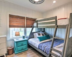 Cijela kuća/apartman Breezy Surfside Beach Home With Deck And Grill! (Surfside Beach, Sjedinjene Američke Države)