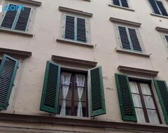 Koko talo/asunto A Tre Minuti Da Santa Croce, Ampio E Luminoso Appartamento (Firenze, Italia)
