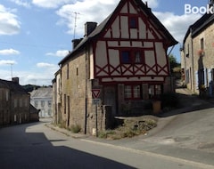 Hele huset/lejligheden Traditional Brittany Medieval Stone Cottage (Guémené-sur-Scorff, Frankrig)