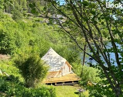 Khu cắm trại Glamping On Idyllic Lake, Paddle Boards & Rowboat (Porsgrunn, Na Uy)