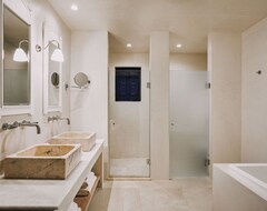 Хотел Vedema, a Luxury Collection Resort, Santorini (Мегалохори, Гърция)