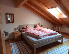 Toàn bộ căn nhà/căn hộ Family-Friendly Vacation Apartment With A View Of The Brauneck Skiing Area (Wackersberg, Đức)