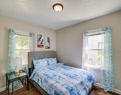 Cijela kuća/apartman Gary Vacation Rental ~ 5 Mi To Lake Michigan! (Hobart, Sjedinjene Američke Države)