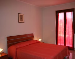 Toàn bộ căn nhà/căn hộ Villa In Marciano Della Chiana With 2 Bedrooms Sleeps 5 (Marciano della Chiana, Ý)