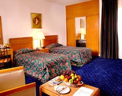 Hotel Golden Tulip Dalma Suites (Abu Dhabi, United Arab Emirates)