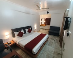 Hotelli Raja Hotel (Kalyan-Dombivali, Intia)