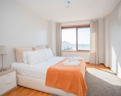 Hotel Liiiving In Porto | Sea & River View (Porto, Portekiz)