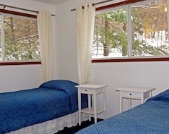 Casa/apartamento entero Enjoy The Rugged Natural Beauty Of The Haliburton Highlands In Comfort (Highland Grove, Canadá)