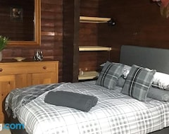 Tüm Ev/Apart Daire Fox Lodge Traditional Log Cabin (Dunoon, Birleşik Krallık)