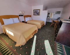 Otel Emerald Inn & Lounge (Blythe, ABD)