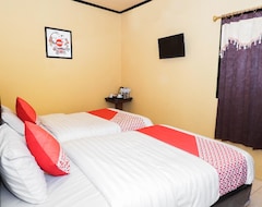 Hotelli Super OYO 598 Udan Mas Guesthouse& Gallery (Magelang, Indonesia)