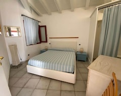 Hele huset/lejligheden Nice Apartment For 6 Guests With Pool, A/c, Wifi And Tv (Alà dei Sardi, Italien)