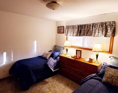 Entire House / Apartment Cozy A Frame House W/ Firepit, Sauna, Gym, Pond To Catch & Release. Unwind&enjoy (Irvine, USA)