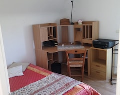 Cijela kuća/apartman Au Bord Du Lac Du Guic, Proche De La Mer (Guerlesquin, Francuska)