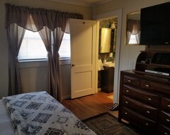 Entire House / Apartment Welcome To Moonlight Cove! (Lexington, USA)