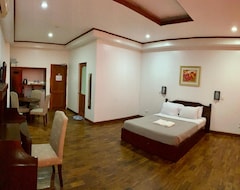 Hotel Macagang Business Center (Nabua, Philippines)