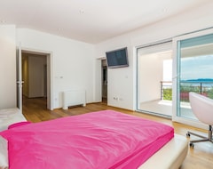 Hotelli 3 Bedroom Accommodation In Bregi (Opatija, Kroatia)