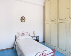 Toàn bộ căn nhà/căn hộ 4 Bedroom Accommodation In Lazzaro (Motta San Giovanni, Ý)