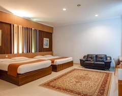 Khách sạn Hotel Dinasty Smart (Surakarta, Indonesia)