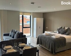Entire House / Apartment Richmond Row Apartments (Liverpool, United Kingdom)