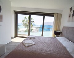 Hotel Croisette 7 (Cannes, France)