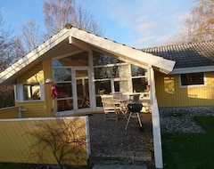 Koko talo/asunto Cottage, Quiet Area Near Lovely Beach (Stevns, Tanska)