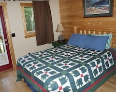 Entire House / Apartment Sidells Sturgeon River Log Cabin - Kayaks, Fly Fishing, Sauna, Hiking Trails (Indian River, USA)