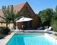 Toàn bộ căn nhà/căn hộ Beautiful Barn Restored Near Figeac Private Pool, 6/8 Persons, (Camboulit, Pháp)