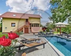 Tüm Ev/Apart Daire This Spacious And Family-friendly Vacation Home Welcomes You In The North Of Croatia With Many Ameni (Varaždin, Hırvatistan)