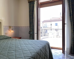 Khách sạn Hotel Reginella (Massa Lubrense, Ý)