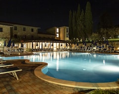 فندق Hotel Villa Paradiso Village (باسينانو سول تراسيمينو, إيطاليا)