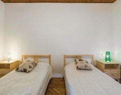 Toàn bộ căn nhà/căn hộ 2 Bedroom Accommodation In Bobovec Rozganski (Zaprešić, Croatia)