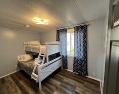 Toàn bộ căn nhà/căn hộ Sleeps 7. 3 Bedrooms. 1 Bath. Wheelchair Accessible. Family Friendly. (Snover, Hoa Kỳ)