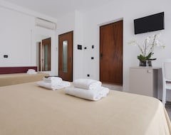 Hotel Affitta Camere Elena (Castelnuovo del Garda, Italija)