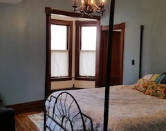Entire House / Apartment Gorgeous Large Victorian House In Elberta/frankfort Area (Elberta, USA)