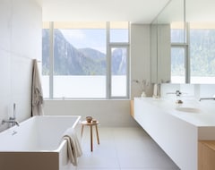 Toàn bộ căn nhà/căn hộ Spectacular Architectural Home With Mountain + Ocean Views (Squamish, Canada)