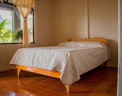 Hotel Cabinas Las Manzanas Bed Y Breakfast (Copey, Costa Rica)