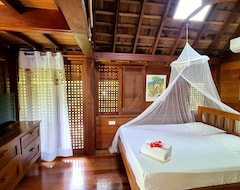 Hele huset/lejligheden Balinese Style Wooden House Just Steps From The Beach (Maiao, Fransk Polynesien)
