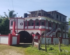 Toàn bộ căn nhà/căn hộ Sunshine House With Jacuzzi And W/hot Tub (Bog Walk, Jamaica)