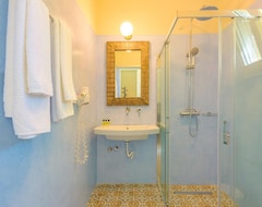 Lovely Rooms In Panas Bungalows B&B Hotel By The Beach, Pool. Kefalonia Hotels (Lixouri, Grecia)