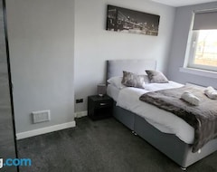 Cijela kuća/apartman Fm Homes & Apartments 3 Bedroom Motherwell (Motherwell, Ujedinjeno Kraljevstvo)