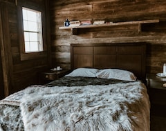 Hele huset/lejligheden Romantic Off Grid Micro Cabin For 2 (Tomahawk, Canada)