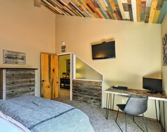 Casa/apartamento entero Wooded Retreat W/Deck: 4 Mi To Downtown Flagstaff! (Flagstaff, EE. UU.)