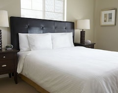 Hotel Point West Apartments by Crown Lawn (London, United Kingdom)