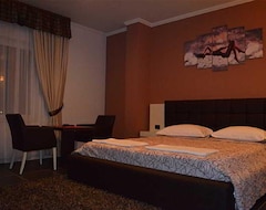Hotelli Mustang (Tirana, Albania)