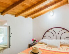 Hotelli House Is Located On A Corner (Montemor-o-Novo, Portugali)