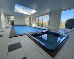 Koko talo/asunto Breton Style Villa Set In A Large Garden, Indoor Heated Pool (28°), Jacuzzi (37°), Sauna (Clohars-Carnoët, Ranska)